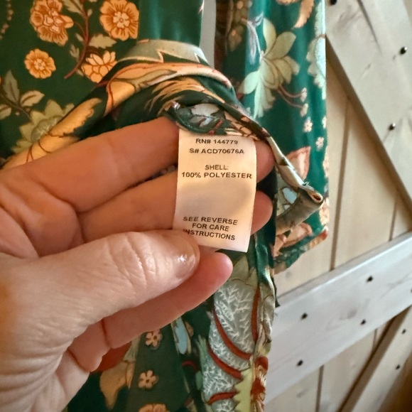 Acoa Desert Express Satin Floral Tunic by VICI - Picture 11 of 13